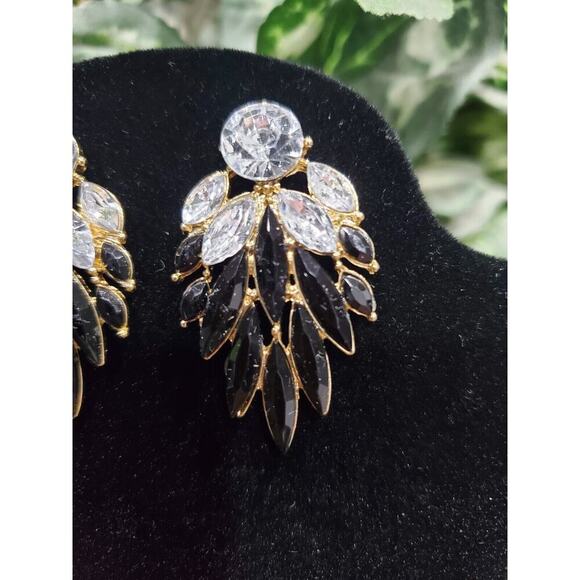 Women's Black Crystal Rhinestone Flower Shape Beautiful Gift Earrings Set - Picture 6 of 8